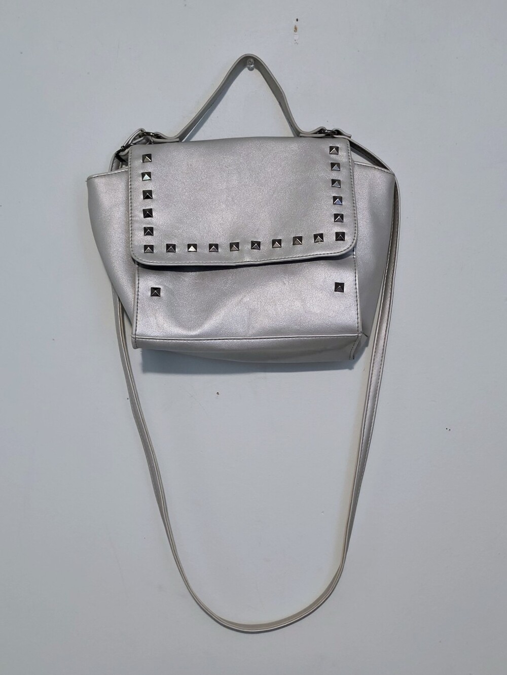 Vibntage BONGO Metallic Silver Studded  Crossbody Bag